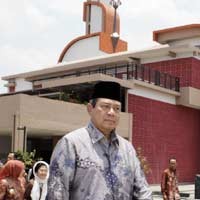 Resmikan Masjid, SBY Minta Umar yang Jujur dan Sabar Diteladani