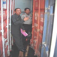 Dua Kontainer Kayu Meranti Diamankan Polisi