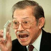 Sambut Hasan Tiro, Warga Aceh Kibarkan Bendera Partai Aceh