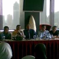 Bakrie Minta Suspensi Saham Lagi