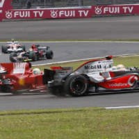 Hamilton Pertanyakan Penalti Massa