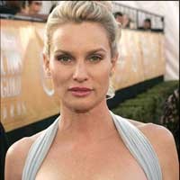 Carikan Nicollete Sheridan Pacar dan Dapatkan US$ 1000