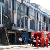 Kebakaran di Ruko Jemursari Diduga Korsleting Listrik