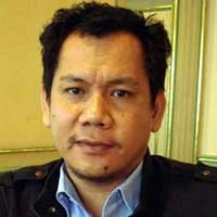 Indra J Piliang Emoh Pakai Jas Kuning