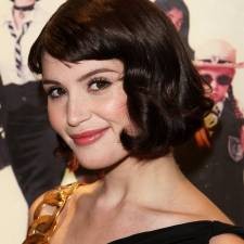 Gadis Bond Terlahir dengan 12 Jari Tangan