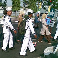 HUT TNI, Bikers Diangkut Truk