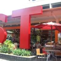 Makan Sambil Kongkow dengan Relasi di Kafe