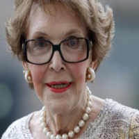 Terjatuh di Rumahnya, Nancy Reagan Dibawa ke Rumah Sakit