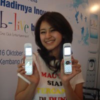 Mobile-8: Ponsel Bundling Tak Selalu Murahan