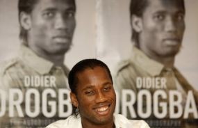 Drogba Melunak untuk Chelsea