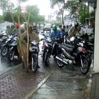 Habis Panas Menyengat, Surabaya Diguyur Hujan