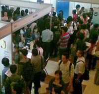 Calon Tenaga Kerja Padati Landmark