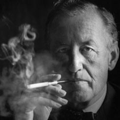Siapakah Ian Fleming?