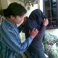 Usai Mengantar Kue, Paman Cabuli Keponakan Saat Tidur