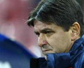 Dipermalukan Lyon, Pelatih Steaua Mundur