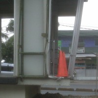 Ditabrak Kopaja, Halte Busway Jatipadang Belum Diperbaiki