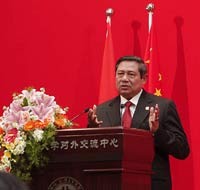 Sambil Mengajar, Curi-curi Kampanye