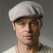 Brad Pitt Fals Saat Menyanyi