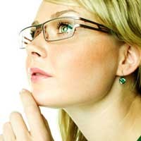 Tips Membersihkan Lensa Kacamata Plastik