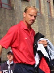 Bergkamp Ingin Kembali ke Inggris