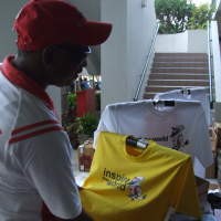 Suvenir Mahal? Window Shopping Saja