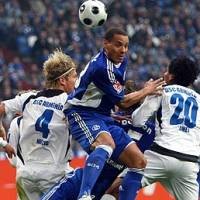 Bremen Tertahan, Schalke Juga