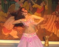 Melongok Tari Perut di China