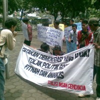 Politisi Busuk atau LSM yang Tukang Gosip?