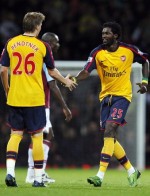 Adebayor Bawa Arsenal Menang