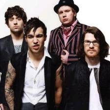 Pecahkan Rekor, Fall Out Boy Datangi 57 Radio