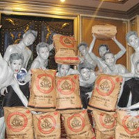 1.000 Toko Bangunan Rebutan Ketupat Semen Gresik