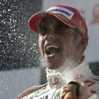 Hamilton Bisa Pecahkan Rekor Schumi