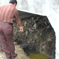 Pertamina Datangkan Truk Tangki untuk Pindahkan Bocoran Premium