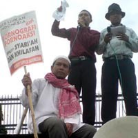 Dukung RUU Pornografi, Massa HTI Geruduk DPR