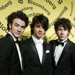 Jonas Brothers Beralih ke Layar Lebar