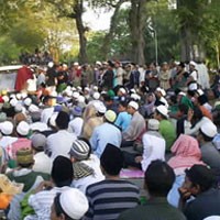 Sudah 23 Jam Jalur Pantura Situbondo Diblokir Massa