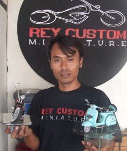 Menyulap Limbah Menjadi Miniatur Motor Unik