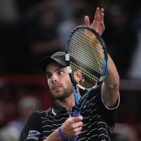 Roddick Menang, Djokovic Melengang