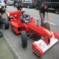 Replika Ferrari F1 dari 80.000 Batang LEGO