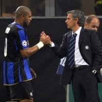 Adriano : Minum Air pun Mourinho Tetap Murka