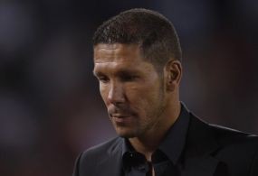 Simeone Cederai Tangan Sendiri