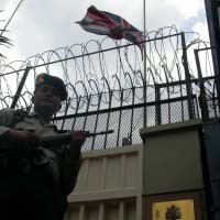 Melintas di Depan Kedubes Inggris Diperiksa Detektor