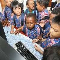 Telkomsel Garap TI di Sekolah Terpencil