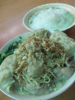 Porsi Edan Mie Akung Bikin Kenyang