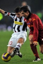 Juve-Roma Saling Bunuh