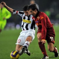 Juve-Roma Saling Bunuh