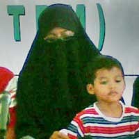 Istri Muklas ke LP Batu Senin