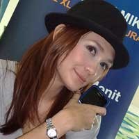 Mandi Sebentar, Luna Maya Nggak Nyaman