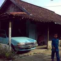 Mobil Ford Misterius di Rumah Amrozi