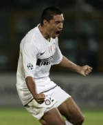 Gol Telat Cordoba Bawa Inter ke Puncak